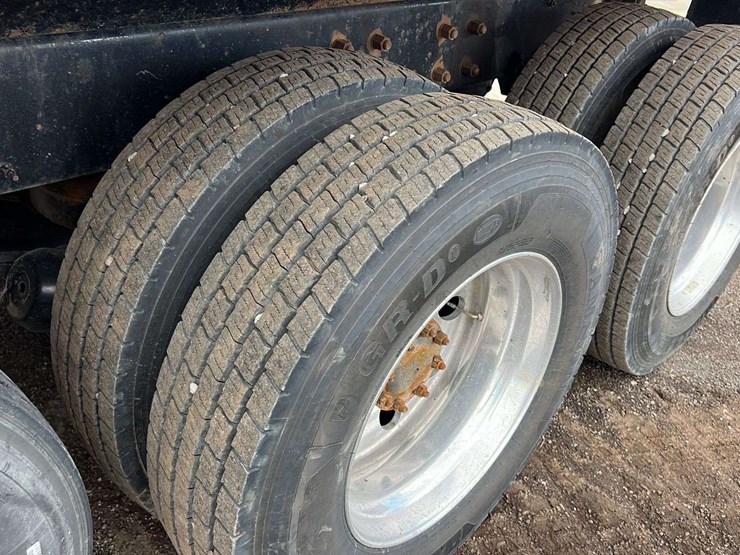 2018-mack-gu-granite-6-axle-dump-truck-image-6