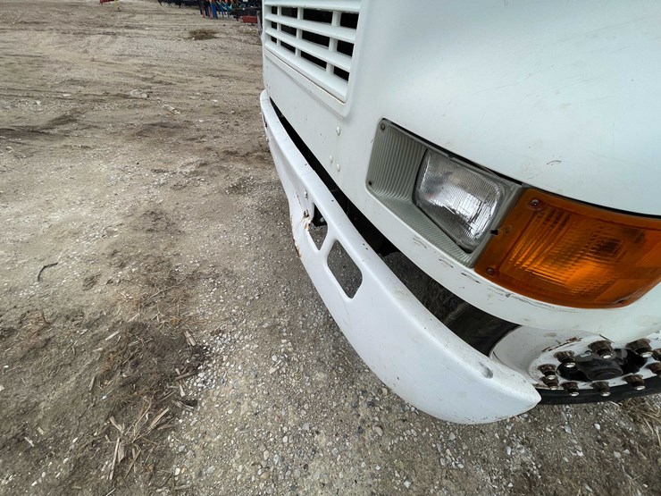 international-4900-image-63