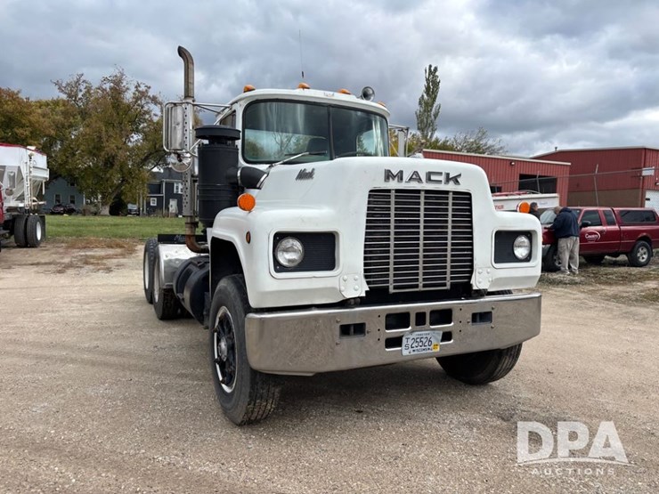 mack-r686st-image-5