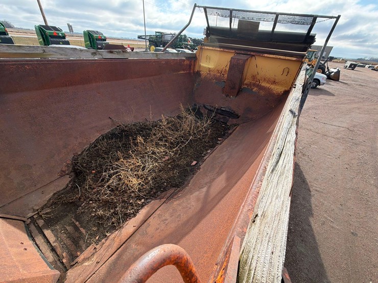 international-7400-image-13