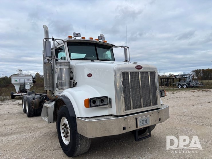 peterbilt-378-image-5