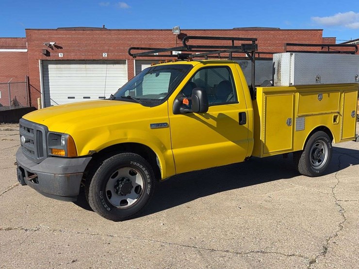 2005-ford-f350-image-1