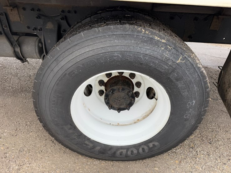 freightliner-m2-106-image-11