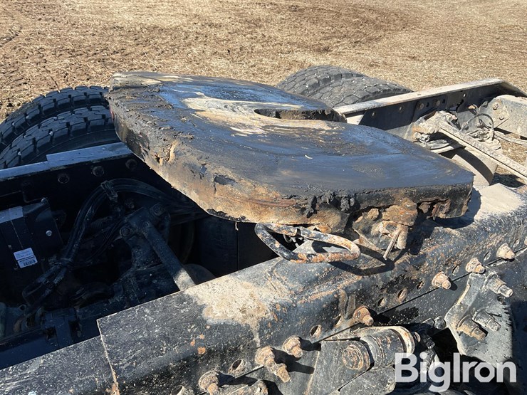 2004-freightliner-columbia-120-image-16