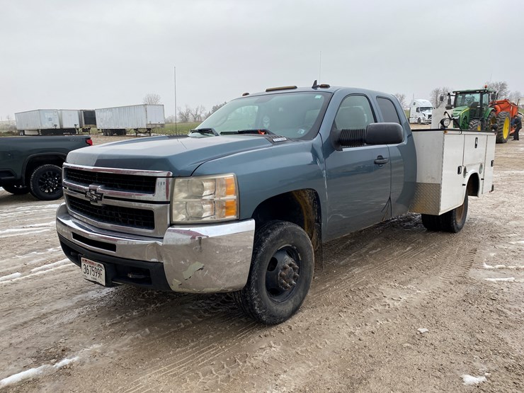 chevrolet-3500hd-image-1