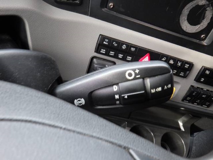 freightliner-cascadia-126-image-20