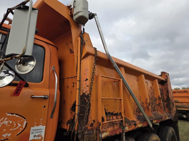 mack-rd690s-image-29