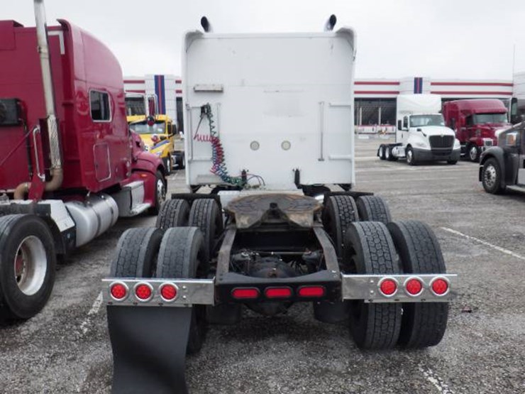 peterbilt-389-image-12