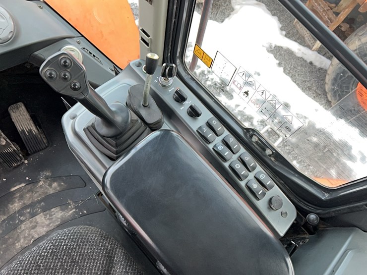 2015-doosan-dl250-3-image-25