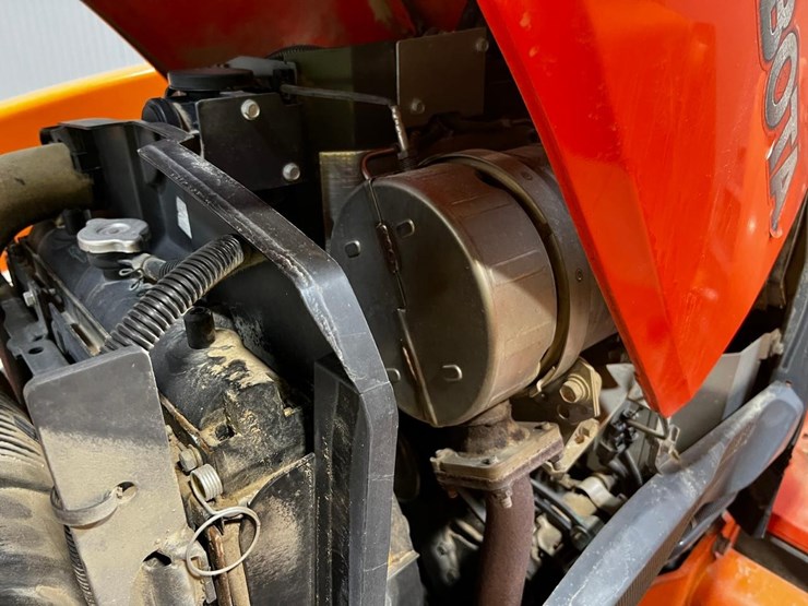2014-kubota-l3901hst-image-19