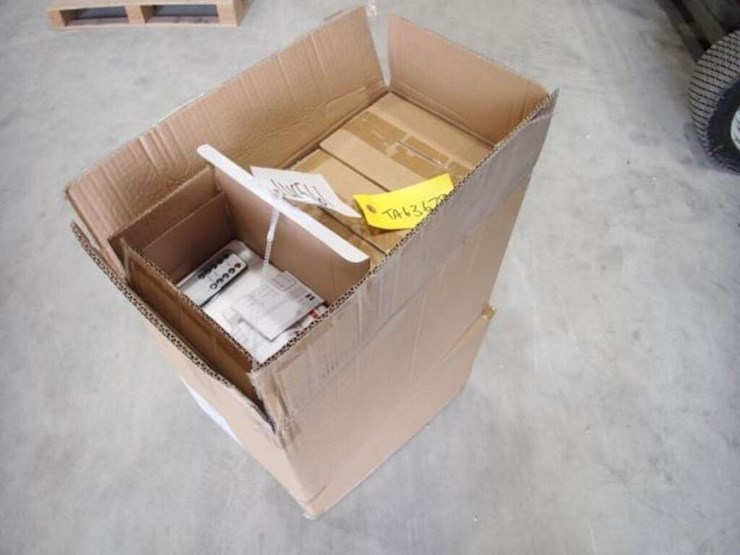 qty-of-(2)-boxes-of-4-in.-clear-glass-ball-lights-image-3