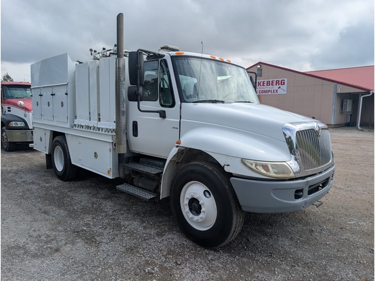 2005-international-durastar-4300-image-3