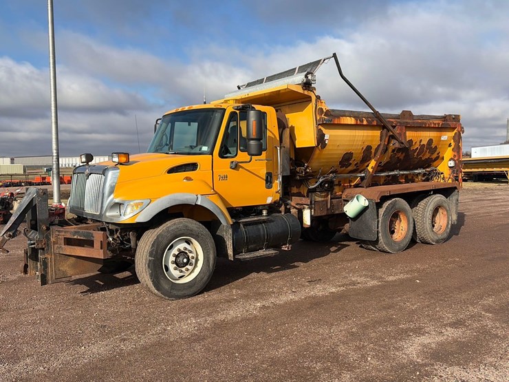 international-7400-image-1