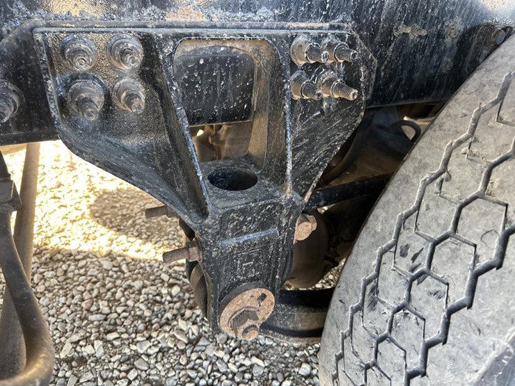 2017-international-hx615-image-31