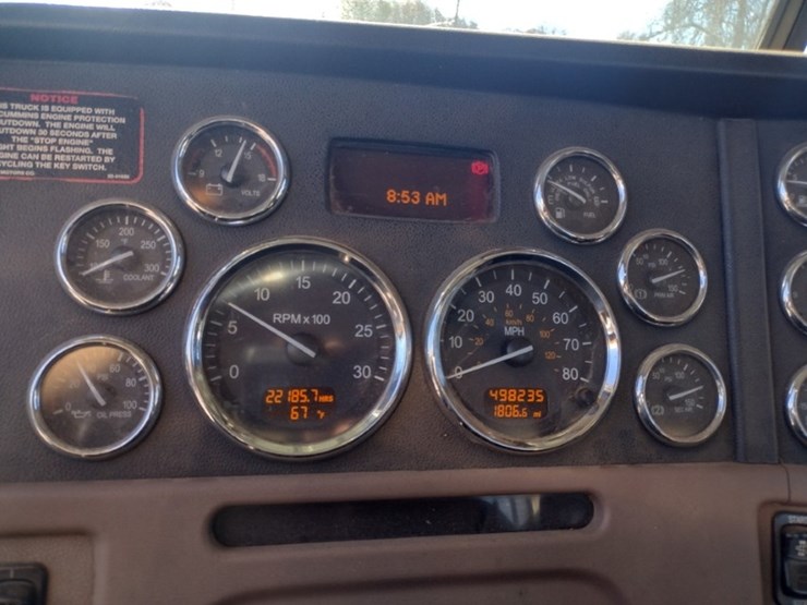 peterbilt-388-image-9