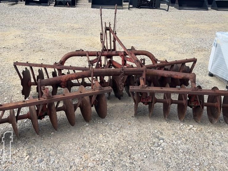 massey-ferguson-8-image-2