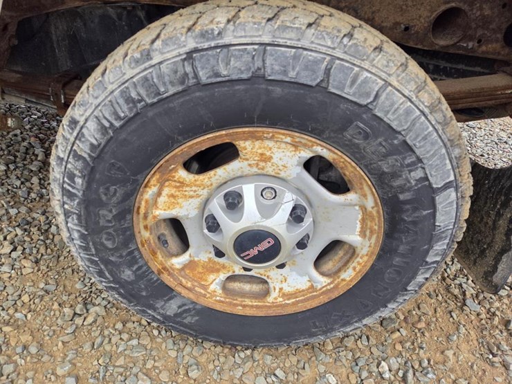 2011-gmc-2500-image-66