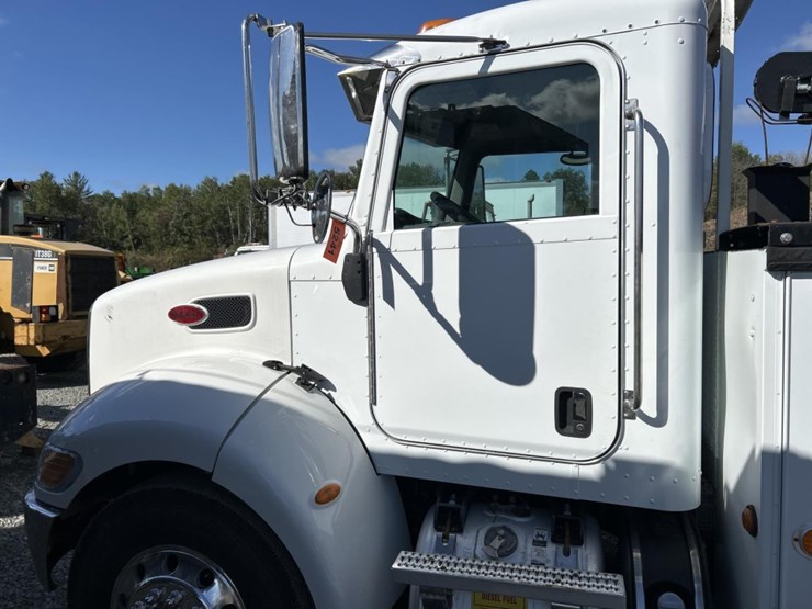 2017-peterbilt-337-image-13