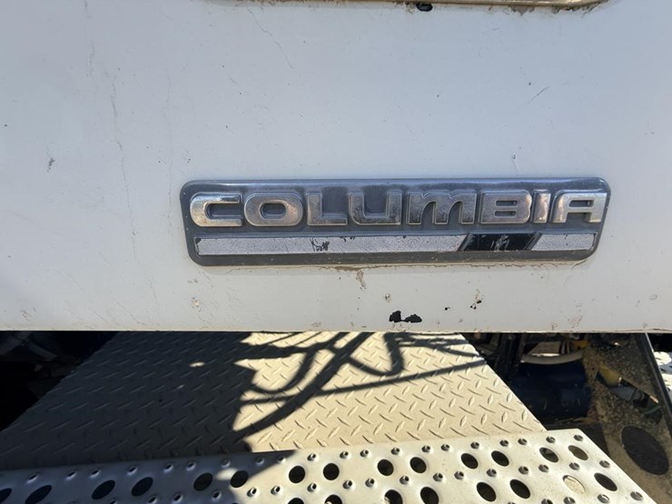 2007-freightliner-columbia-120-image-46