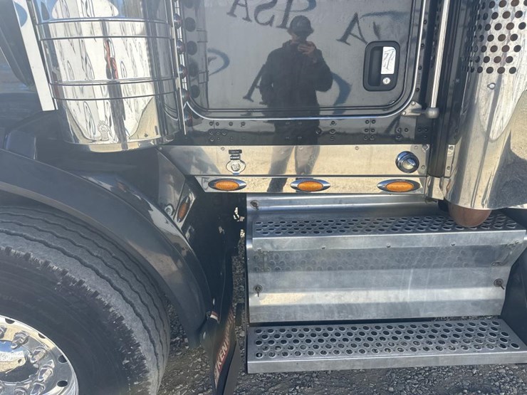 2009-kenworth-t800-image-16