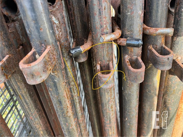 homemade-3-sided-sheep/goat-pens-image-3