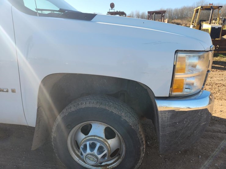 2009-chevrolet-3500-image-22