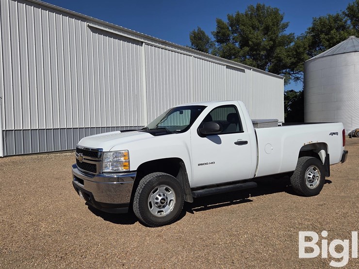 2011-chevrolet-silverado-2500-image-1