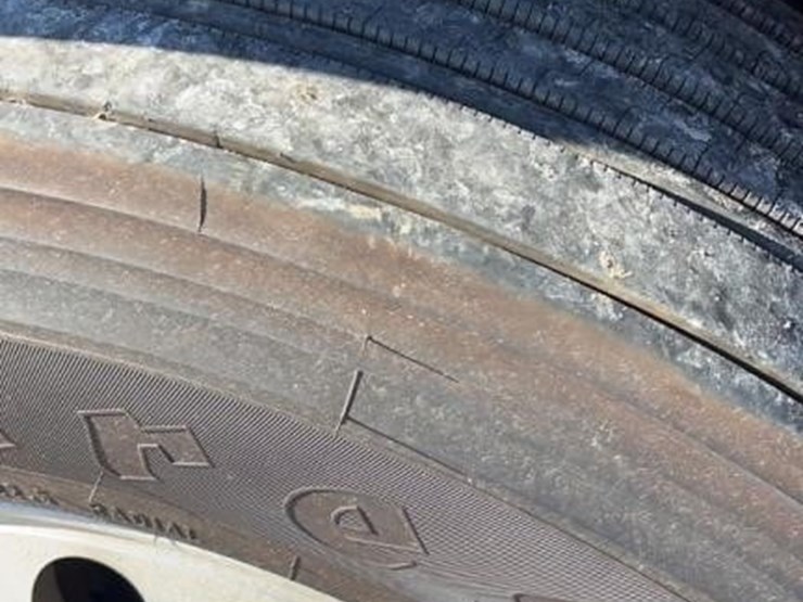 2012-peterbilt-587-image-7