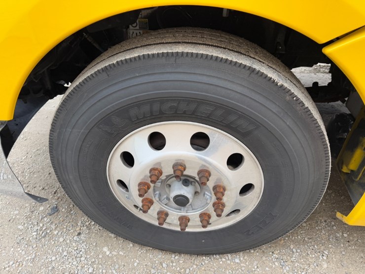 2019-kenworth-t680-image-28