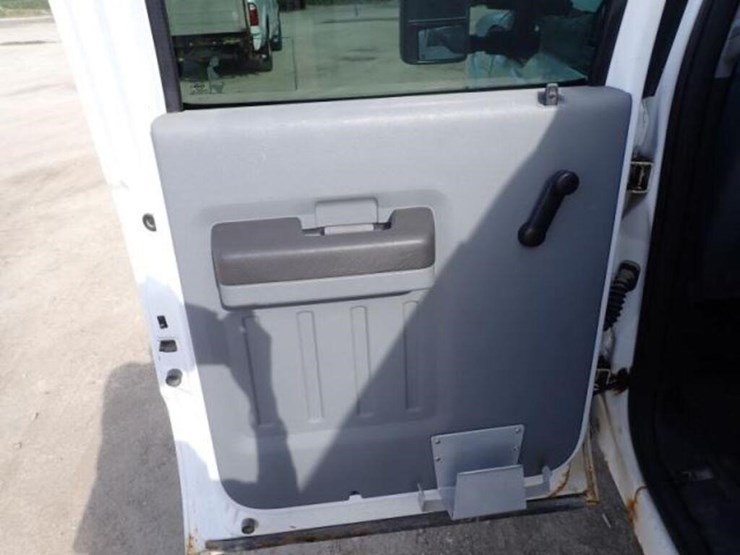 2012-ford-f250-xl-image-29