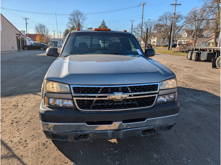 2007-chevrolet-2500-image-2