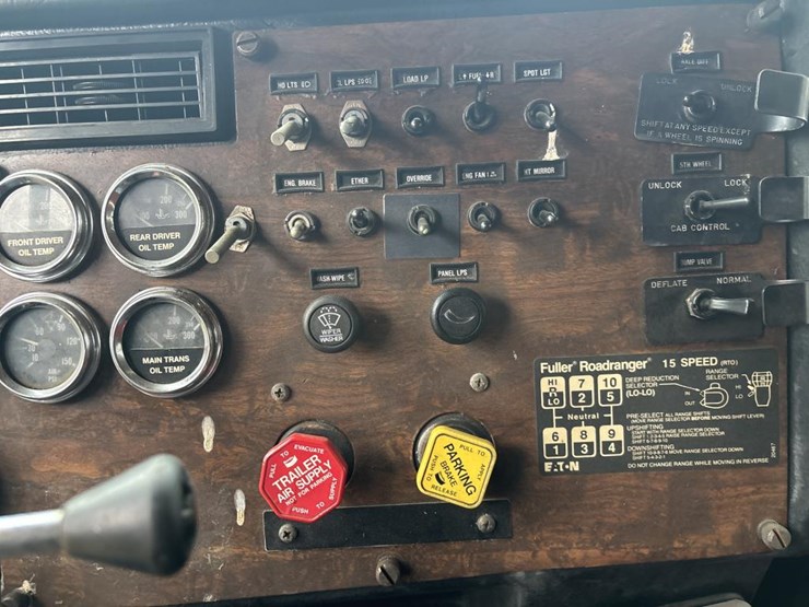 1988-peterbilt-377-image-43