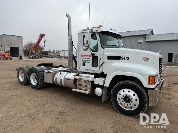 2017-mack-pinnacle-chu613-image-2