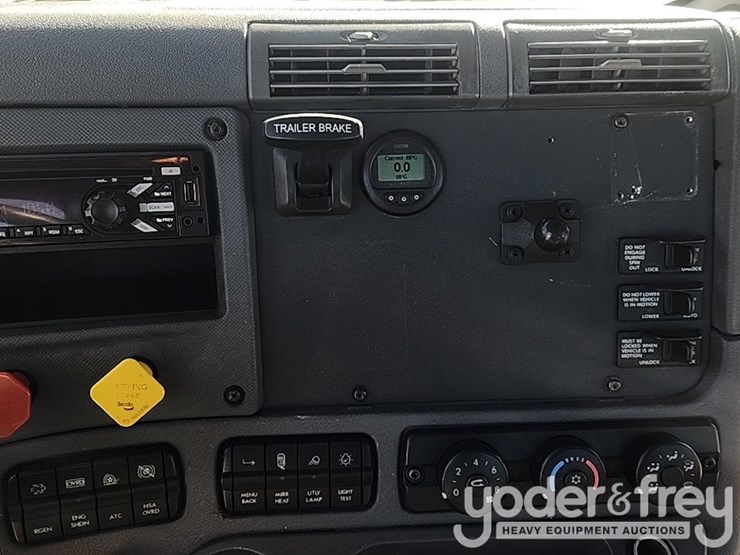 2018-freightliner-cascadia-125-image-20