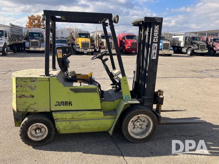 1993-clark-gpx30-forklift-(np6209,-unit-3012)-image-1