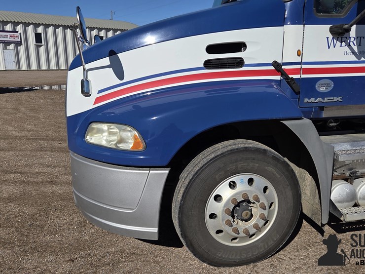 2013-mack-cxu613-t/a-truck-tractor-image-9