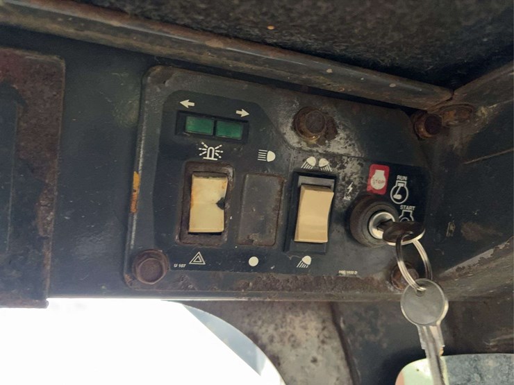 2002-new-holland-ls150-image-24