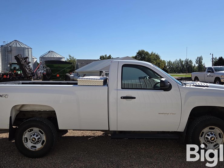 2011-chevrolet-silverado-2500-image-4