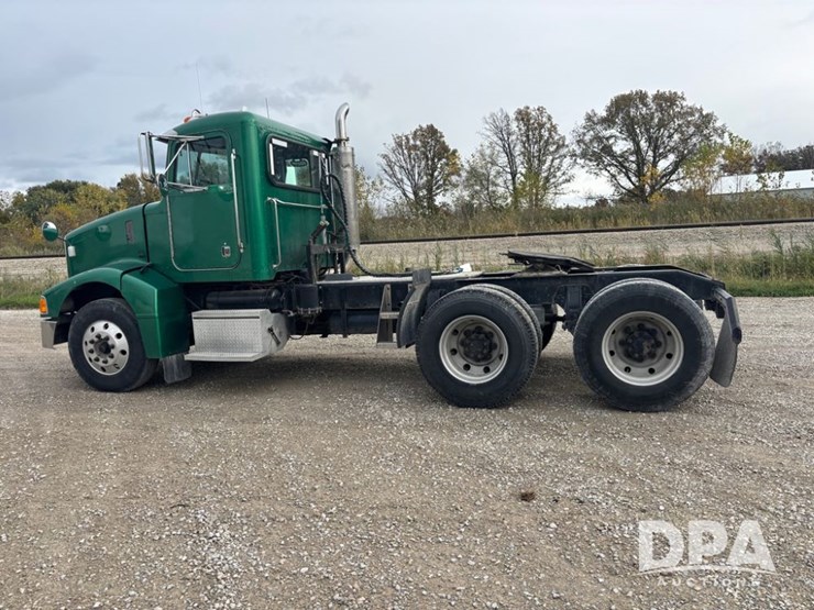 peterbilt-385-image-11