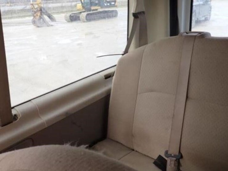 2010-ford-e350-xlt-image-45