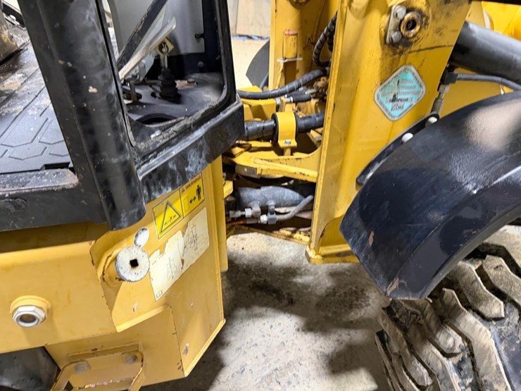 2015-caterpillar-903c-image-17