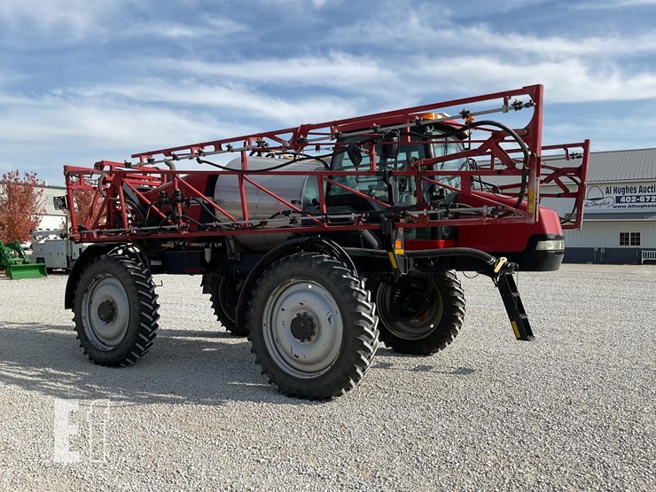 case-ih-patriot-3330-image-2