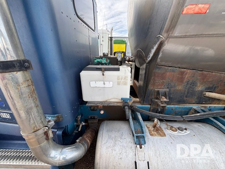 peterbilt-377-image-13