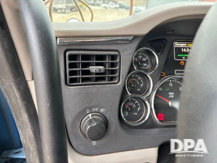 peterbilt-579-image-79