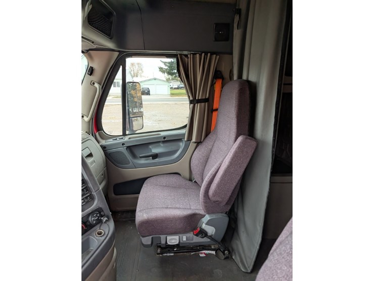 freightliner-cascadia-125-image-24