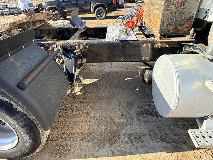 2007-freightliner-columbia-120-image-15