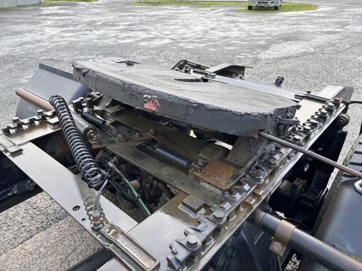 freightliner-s/a-truck-tractor-image-18