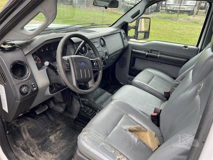 2015-ford-f550-xl-image-13