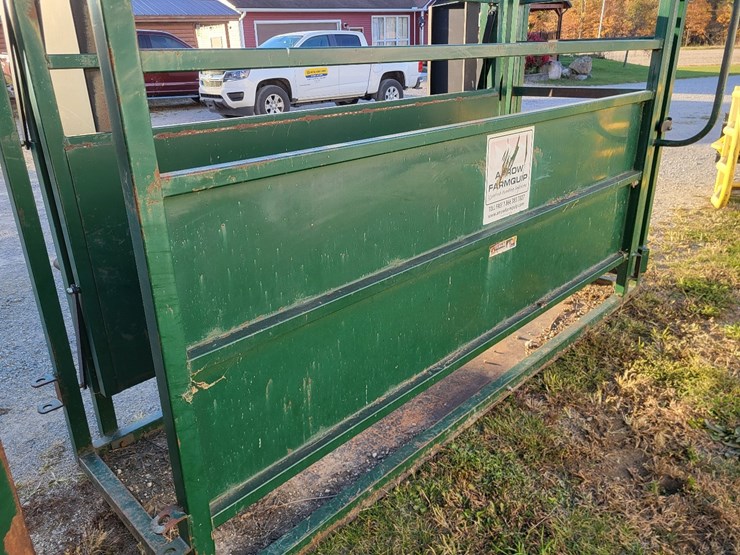 arrow-farmquip-8400-q-catch-cattle-squeeze-chute-w/alley-way---like-new-image-13