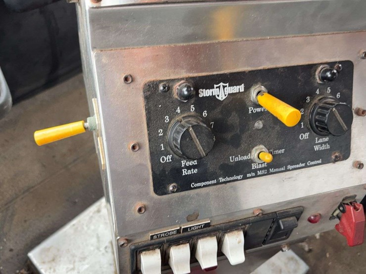 2004-international-7400-image-44